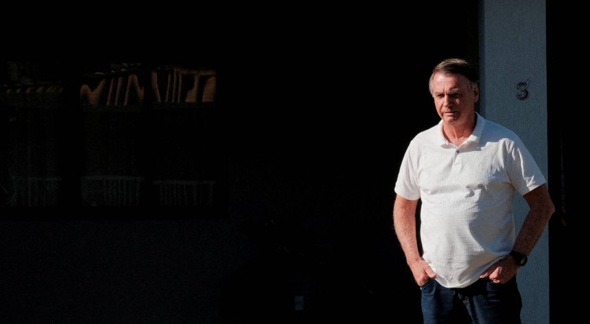 Supremo Tribunal do Brasil decide manter Bolsonaro em prisão preventiva