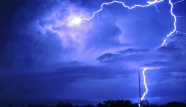 Caíram 23 mil raios em 12 horas. Trovoada deixou cerca de 60 mil clientes sem eletricidade