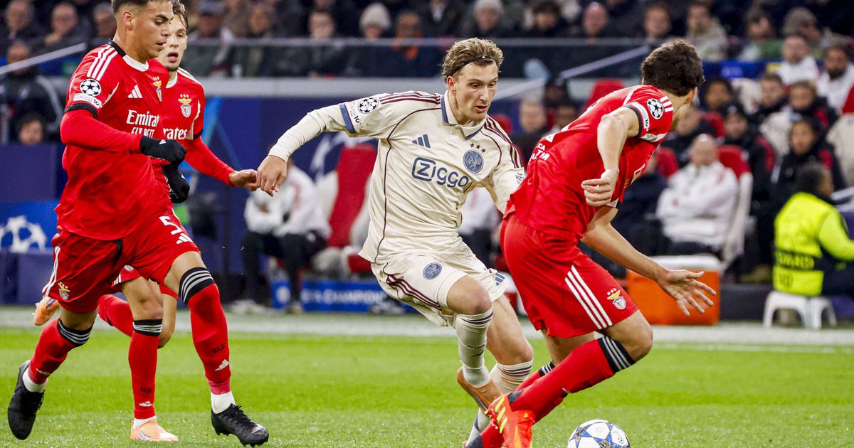 Jogador do Ajax enche as medidas a José Mourinho: «É mesmo muito bom»