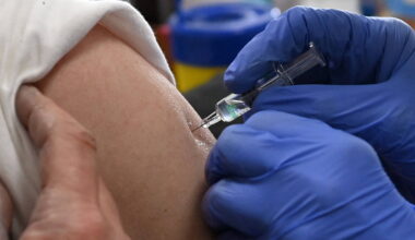 Agência de saúde dos EUA inclui posição antivacina em site - 21/11/2025 - Equilíbrio e Saúde