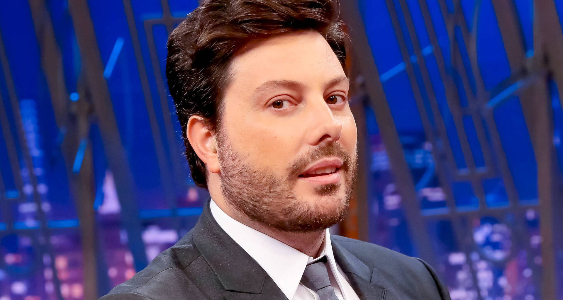 Danilo Gentili é chamado por SBT para renovar contrato - 04/11/2025 - Outro Canal