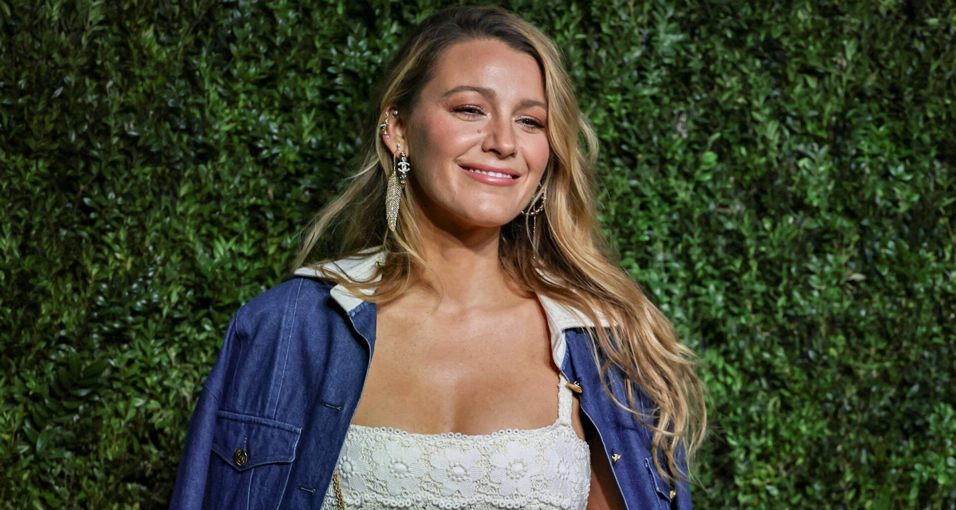 Blake Lively pede R$ 2 bilhões por supostas difamações - 08/11/2025 - Ilustrada