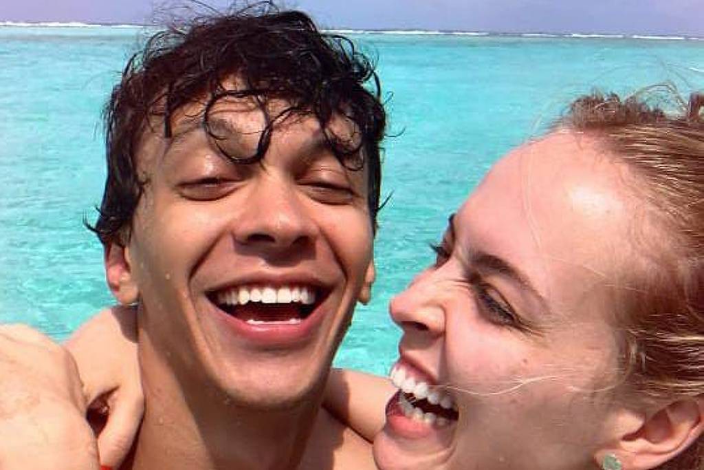 Julio Cocielo e Tata Estaniecki são flagrados aos beijos - 16/11/2025 - Celebridades