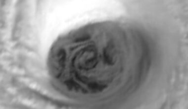 Está pronto para ver uma coisa espantosa? O movimento hipnótico do olho do furacão Melissa