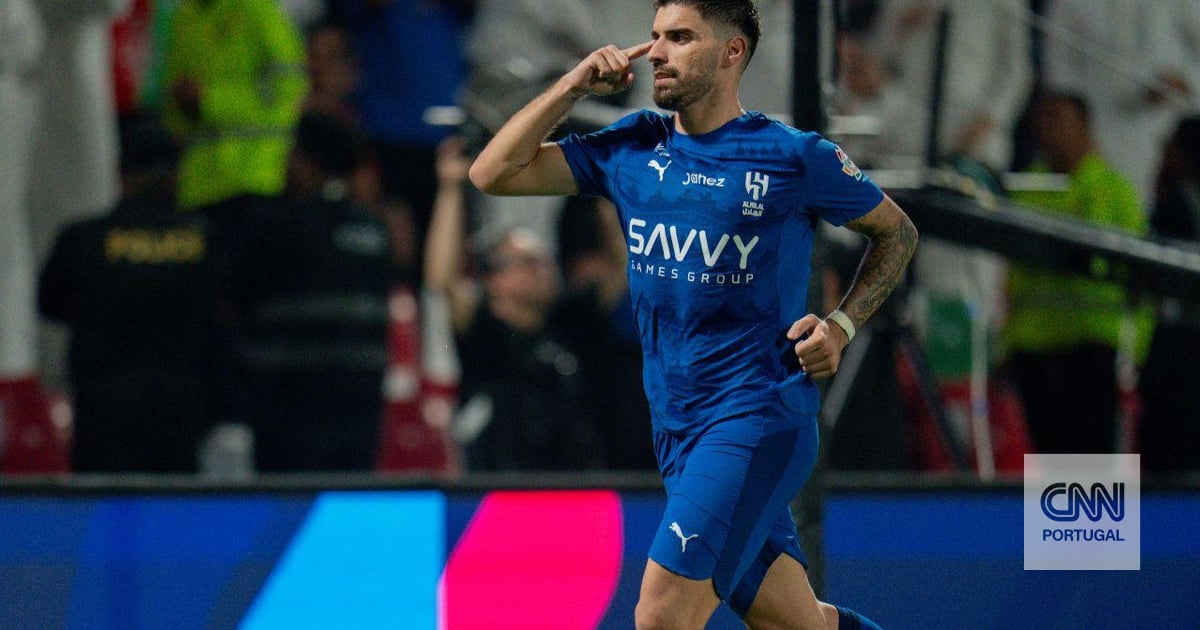 Rúben Neves reage com emojis a rir à grande penalidade de Cristiano Ronaldo