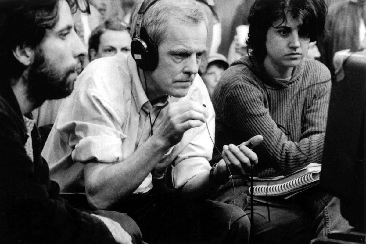 Morre Peter Watkins, pioneiro do drama documental, aos 90 - 02/11/2025 - Ilustrada