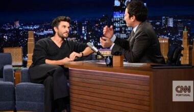 Jonathan Bailey é o "Homem Mais Sexy Vivo". É o primeiro homem abertamente homossexual a ser eleito