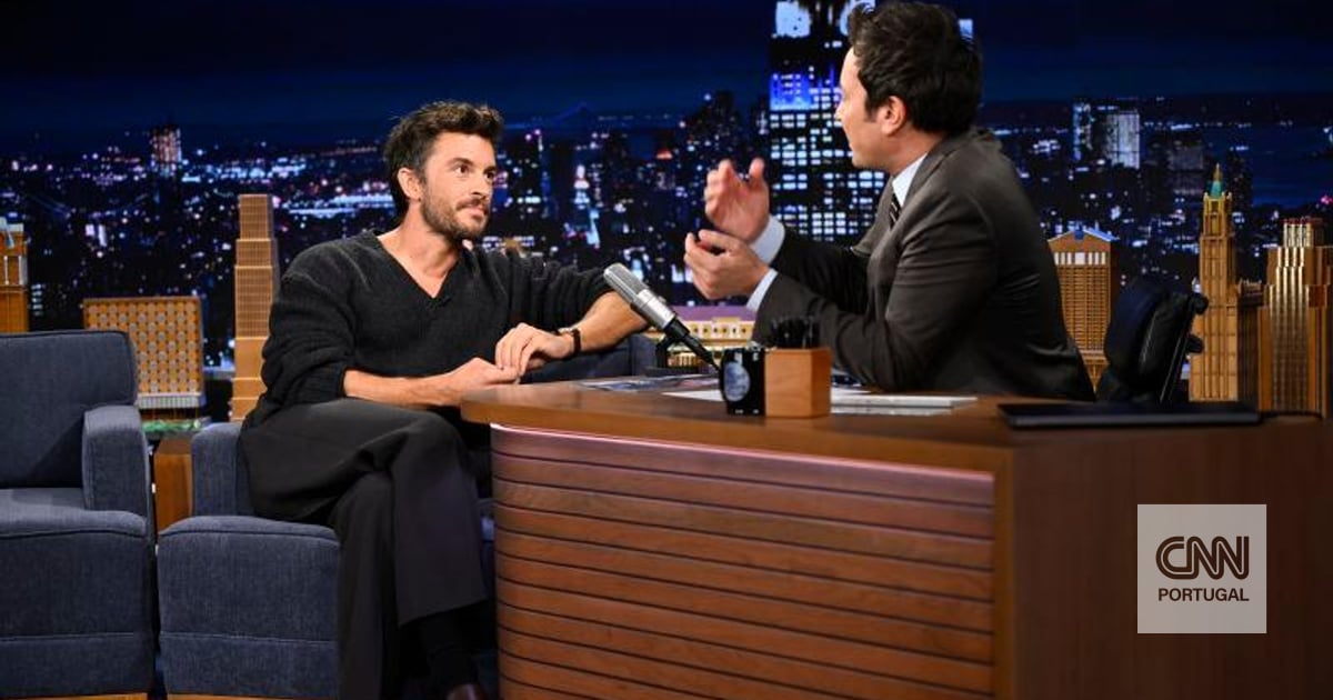 Jonathan Bailey é o "Homem Mais Sexy Vivo". É o primeiro homem abertamente homossexual a ser eleito