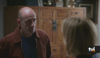 Óscar confessa a Laura: «Está na altura de lhe dizer a verdade» - Novelas