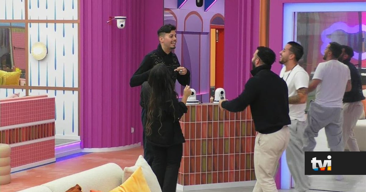 Hilariante! Liliana, Leandro, Pedro e Fábio simulam a final do Secret Story e choram de tanto rir - Secret Story