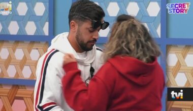 Não se resistem e correm risco! Pedro e Marisa dão beijo apaixonado no quarto, de porta aberta - Secret Story