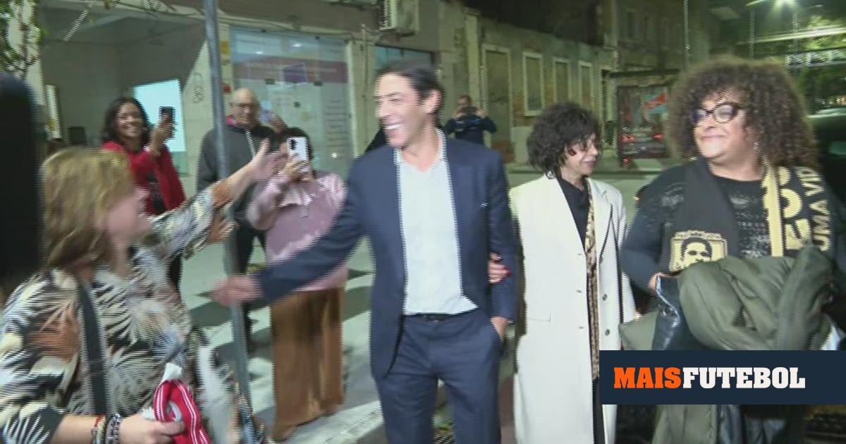 Rui Costa fecha campanha no Barreiro com a viúva de Eusébio - Maisfutebol
