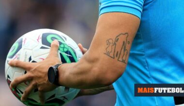 Liga: árbitros sobem ao relvado antes das equipas em protesto