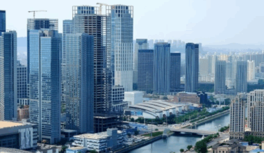 pessoas encarregadas de levar refeições aos andares mais altos