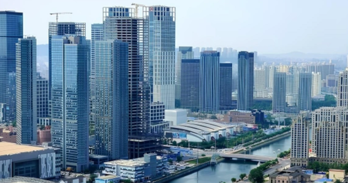 pessoas encarregadas de levar refeições aos andares mais altos