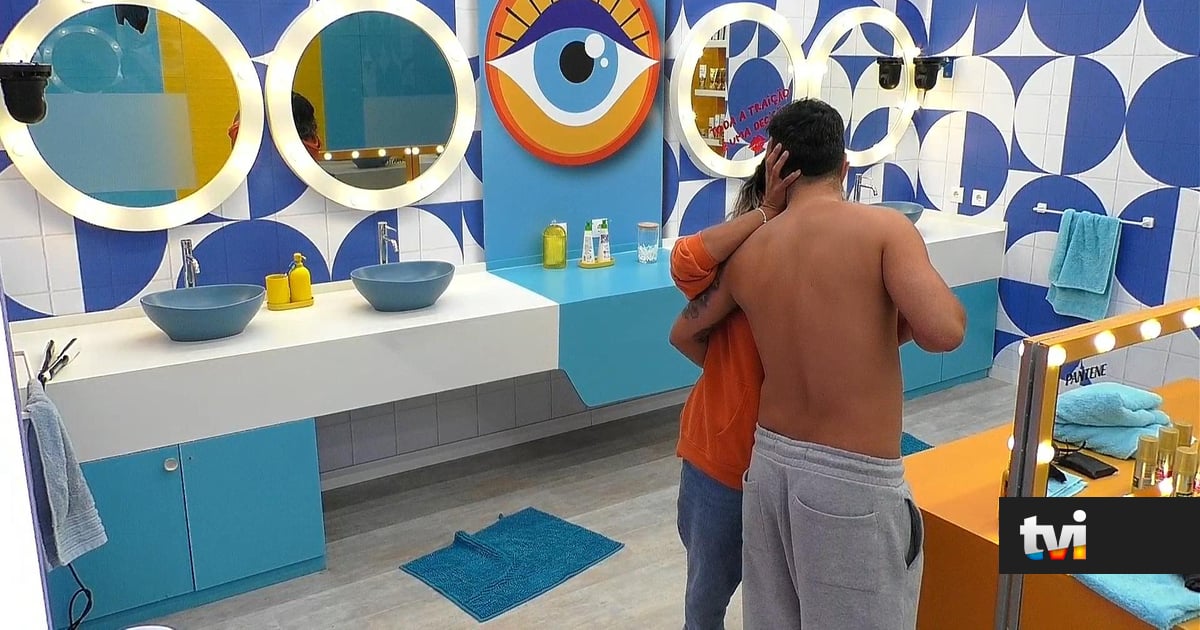 Em risco de serem apanhados! Marisa e Pedro trocam beijo na boca - Secret Story