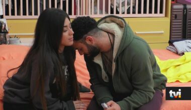 Apalpões e beijos escaldantes na cama: Liliana e Fábio não se resistem - Secret Story