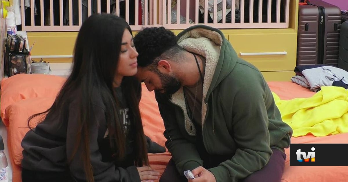 Apalpões e beijos escaldantes na cama: Liliana e Fábio não se resistem - Secret Story