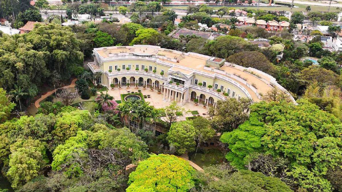 Poucos sabem: o que existe atrás dos portões da maior mansão de São Paulo