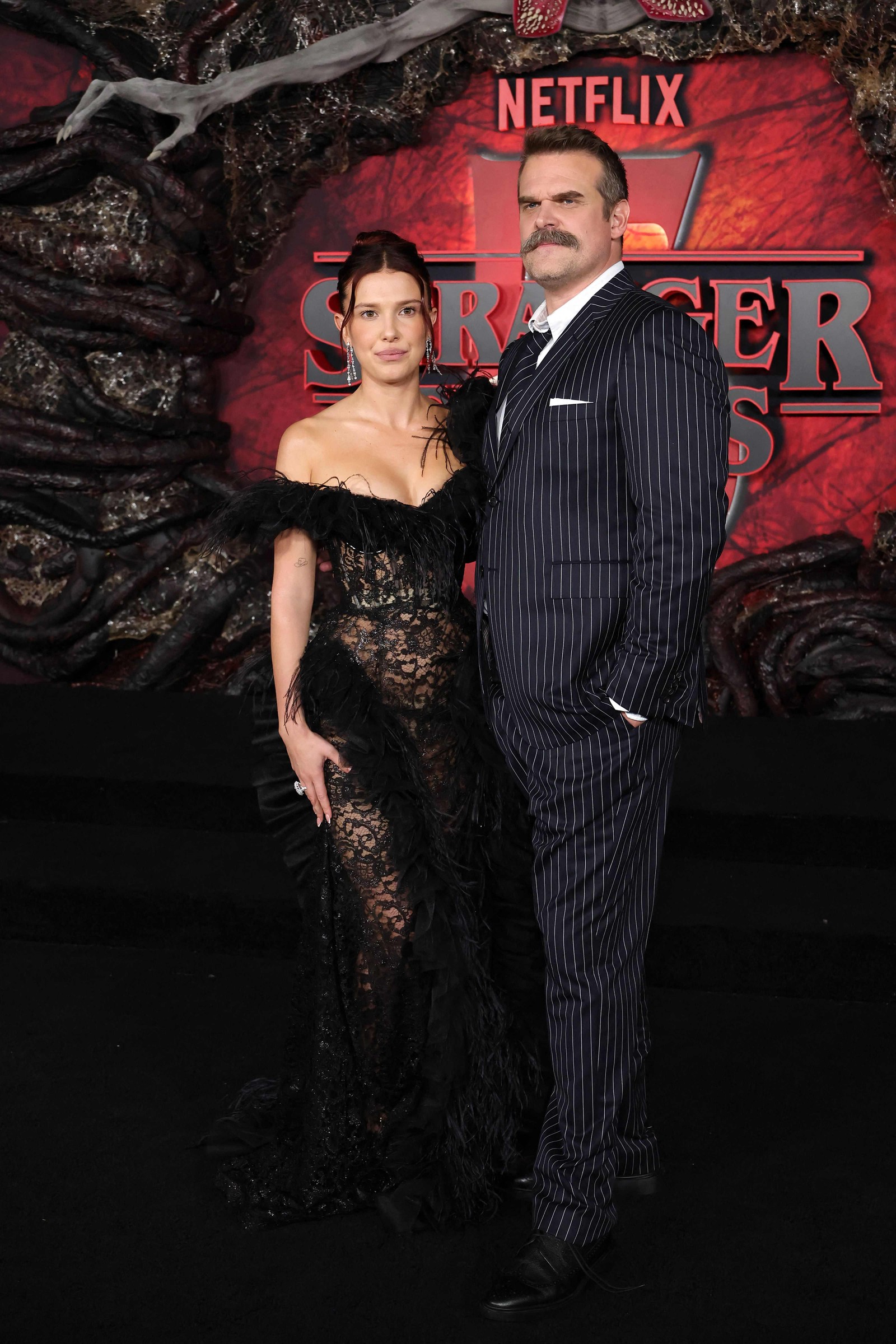 Millie Bobby Brown e David Harbour em pré-estreia de 'Stranger things 5' — Foto: Kevin Winter/Getty Images/AFP
