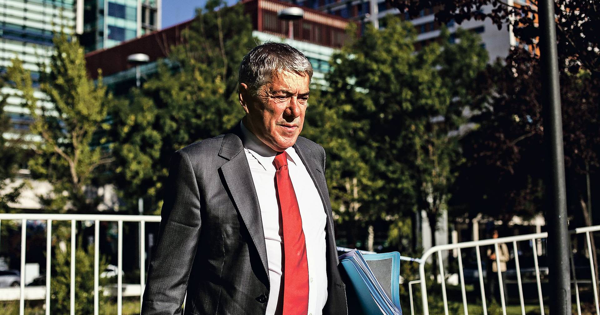 Sócrates pede à juiza para acabar com "degradante espetáculo": "Eu é que escolho o meu advogado"