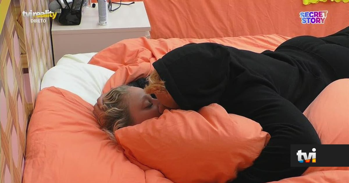 Inês e Dylan começam o dia com beijos apaixonados e uma música romântica de fundo - Secret Story