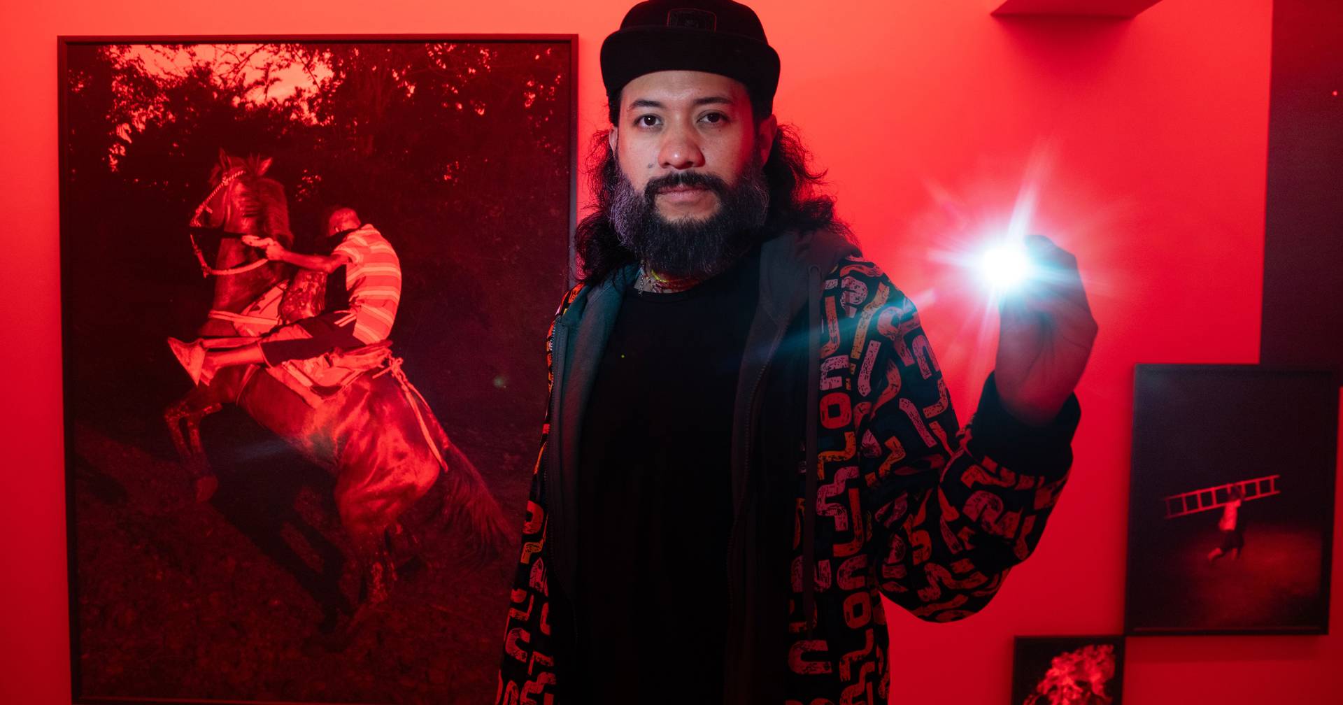 Fotógrafo premiado expõe em Lisboa: “As mulheres guardavam sementes no cabelo porque não sabiam se para onde iam havia algo para comer”