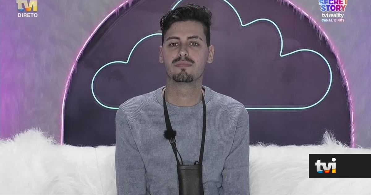 Leandro recebe convite surpreendente de ex-rival e a Voz atira 'achas para a fogueira' - Secret Story