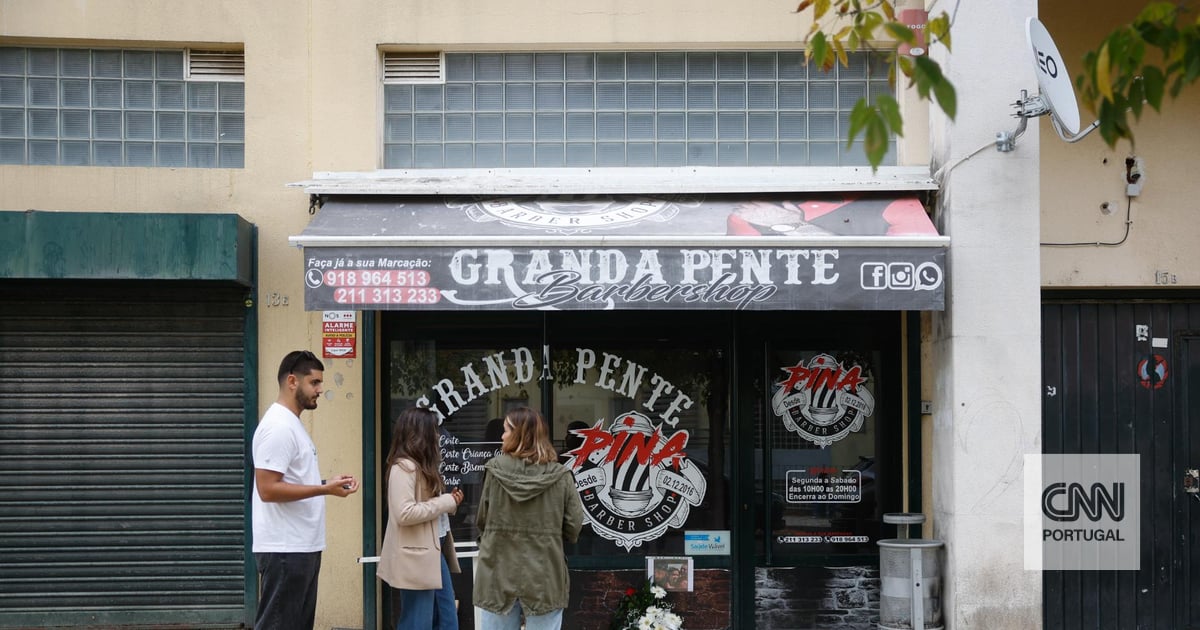 Homem que matou três pessoas numa barbearia em Lisboa começa a ser julgado. A sua presença levou à saída desesperada de testemunha dos crimes