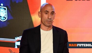 VÍDEO: tio de Luis Rubiales atira-lhe ovos na apresentação do seu livro