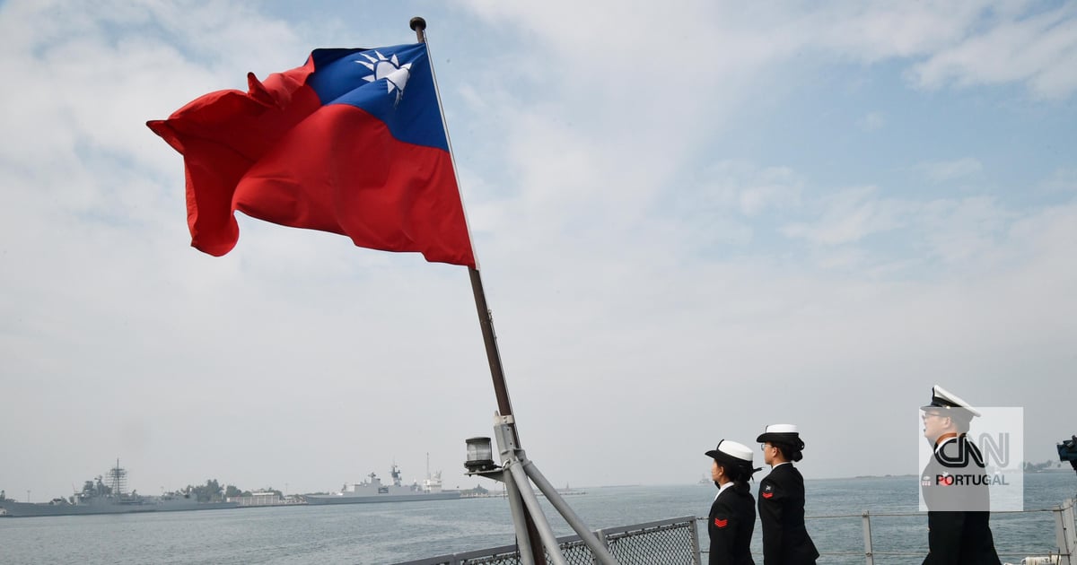 China avisa Japão que sofrerá "derrota esmagadora" se tentar intervir em Taiwan