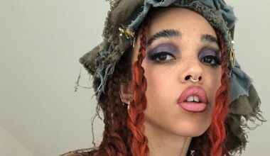 Música nova para o fim de semana: a sequela de FKA Twigs, o regresso surpresa de Charli XCX e o homem que Bill Callahan deveria ser