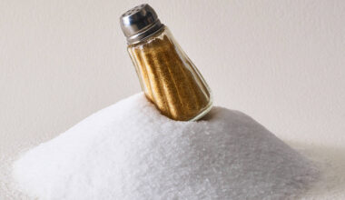 Veja quatro dicas para reduzir o consumo de sal na comida - 17/11/2025 - Equilíbrio