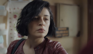 Em Mãe, Şule vai atrás da filha na loja de Gönül – Record