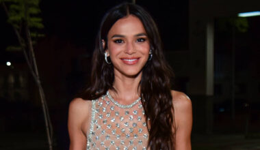 Bruna Marquezine divide guarda de pets com João Guilherme - 14/11/2025 - Celebridades