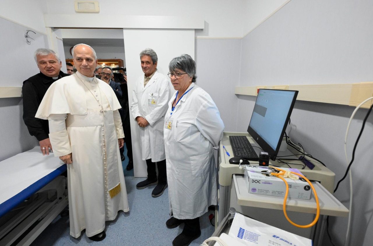 Papa inaugura ambulatório destinado aos pobres no Vaticano