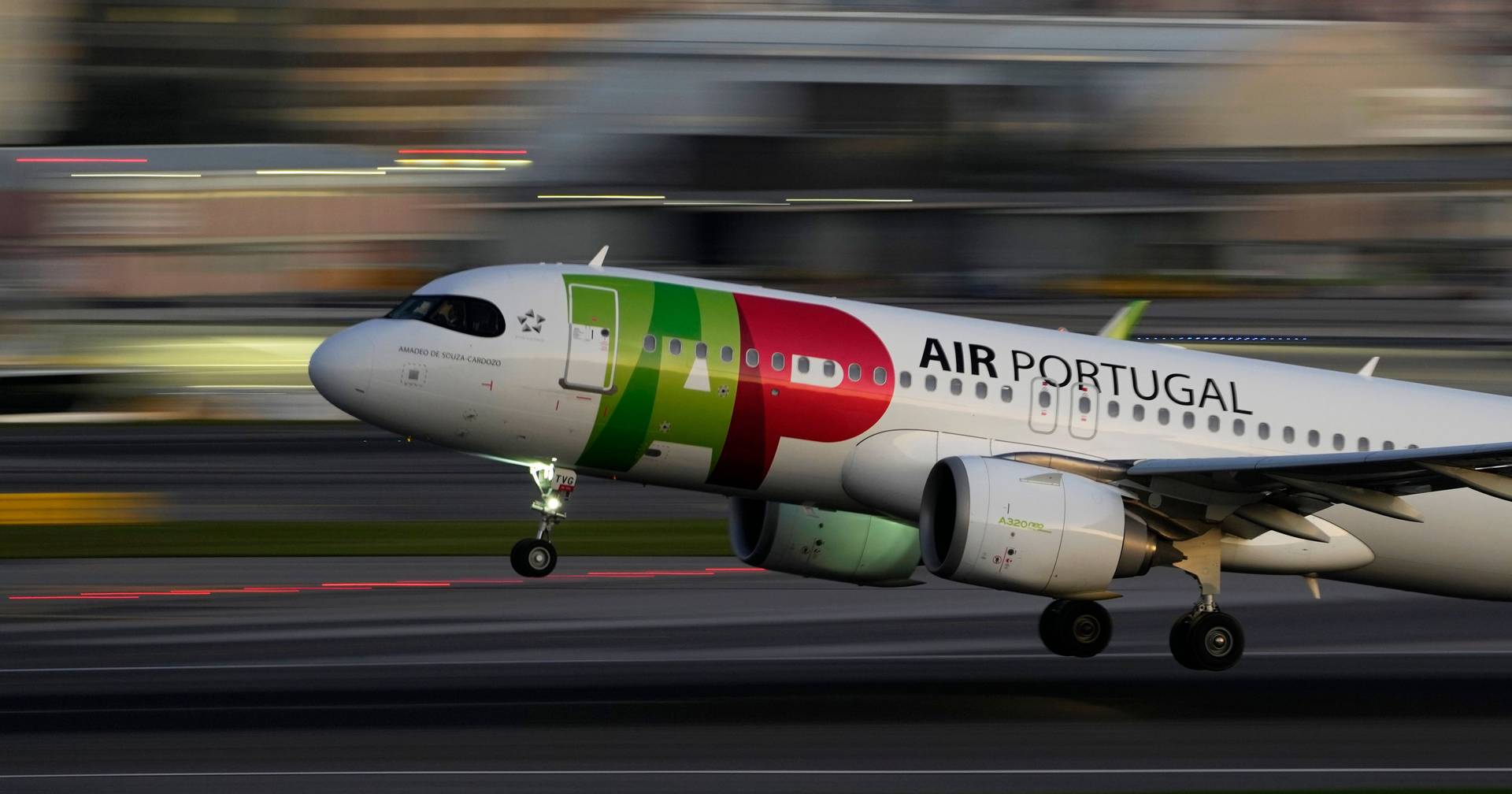 Raio atinge avião da TAP após descolagem e força regresso a Lisboa