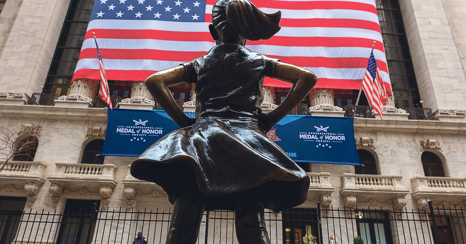 Queda do dólar afeta apostas nos EUA: Maior fundo de ações em Portugal perde 8% este ano apesar de bolsas em máximos