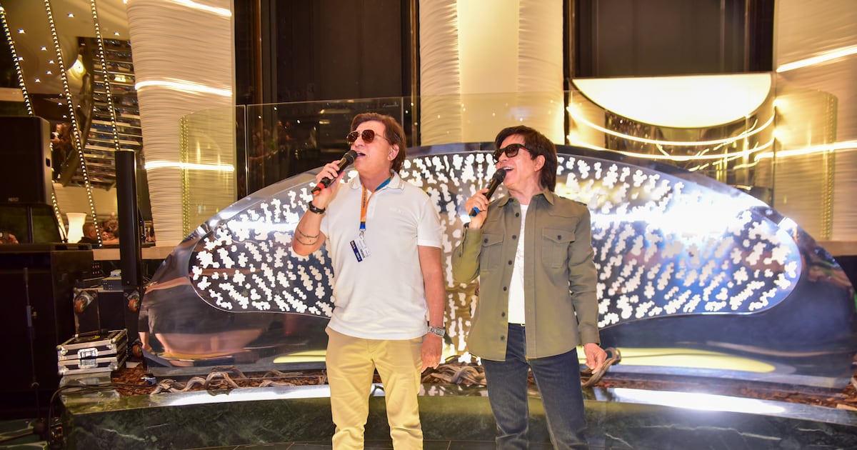 Chitãozinho e Xororó abrem cruzeiro da dupla após vencerem 7º Grammy Latino – R7 Entretenimento