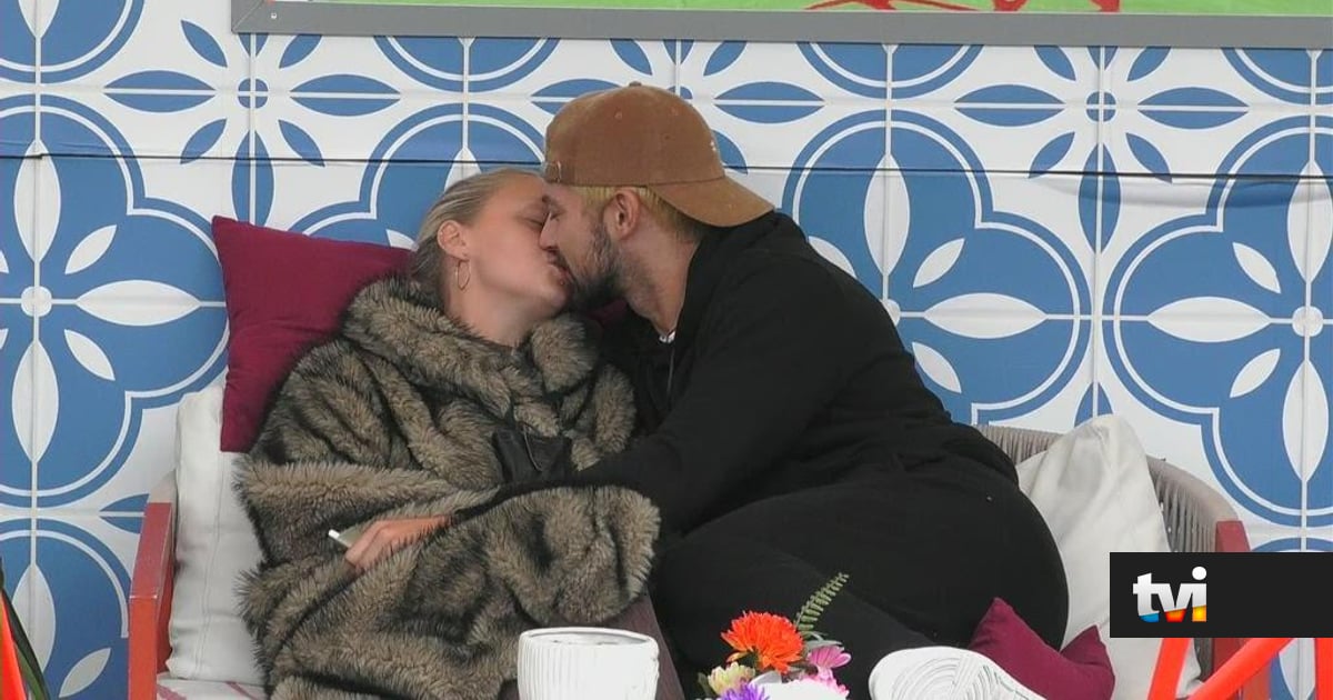 Eles já não se largam! Dylan e Inês perdem-se aos beijos no alpendre - Secret Story