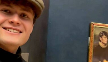 Criadores invadem Louvre e penduram quadro ao lado da Mona Lisa