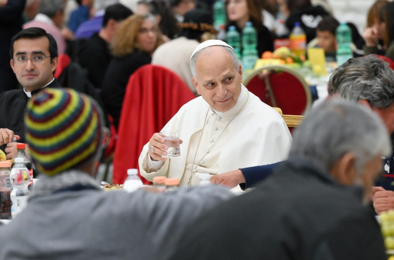 O almoço do Papa com os pobres, sem esquecer as pessoas que sofrem por causa da violência e da fome