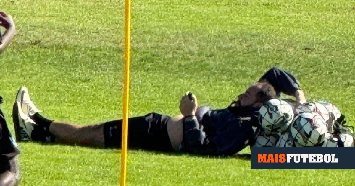 Ao telemóvel e deitado no treino: imagens expõem treinador do Marinhense