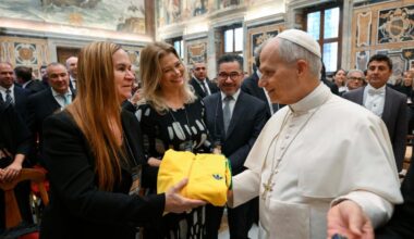 Papa a gestores de saúde: atenção à manipulação perversa da IA