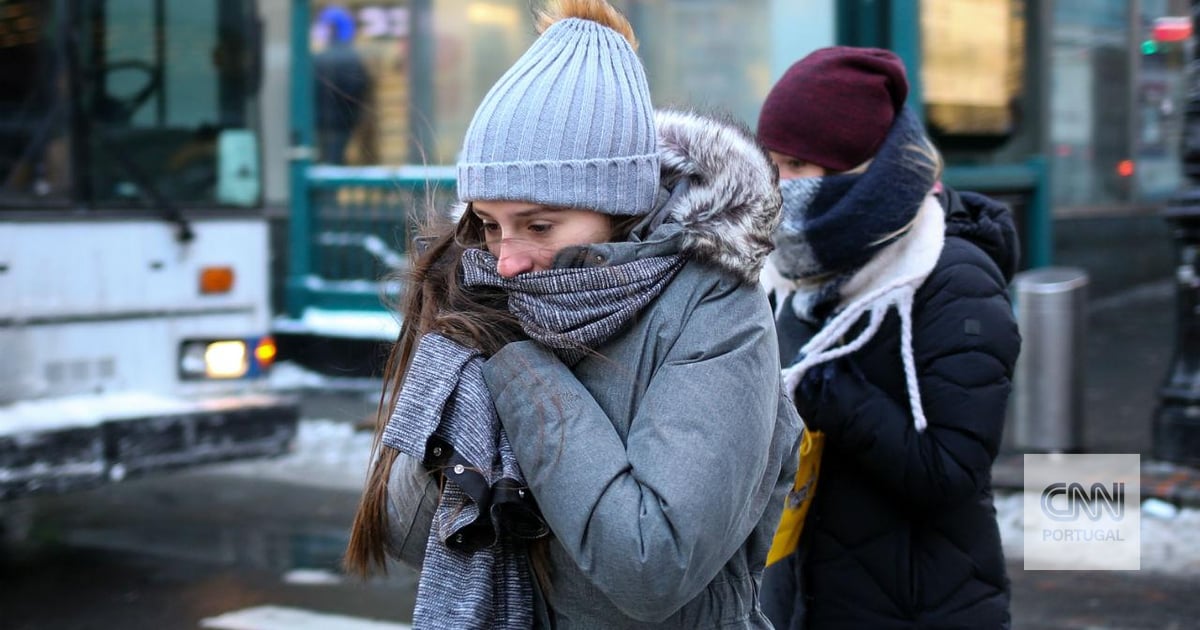 Está na altura de trocar o guarda-chuva pelo cachecol: vêm aí temperaturas de inverno a sério