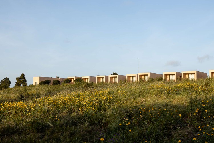 Praia do Canal Nature Resort / Atelier Bugio - Imagem 2 de 23