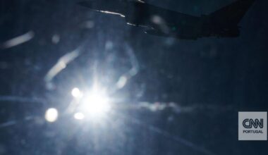 Forças britânicas atingidas por lasers enquanto rastreavam navio espião russo