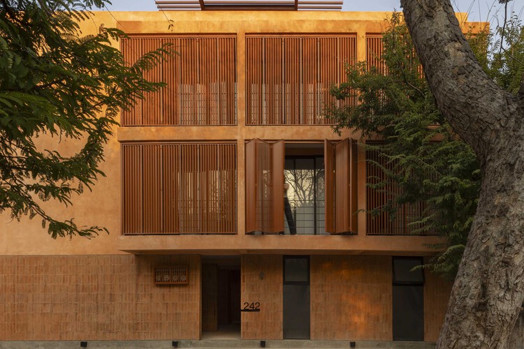 Edifício Sabines 242 / Grado Studio - Imagem 2 de 28