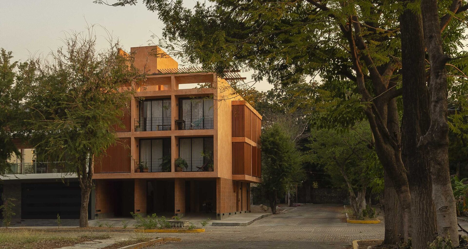 Edifício Sabines 242 / Grado Studio