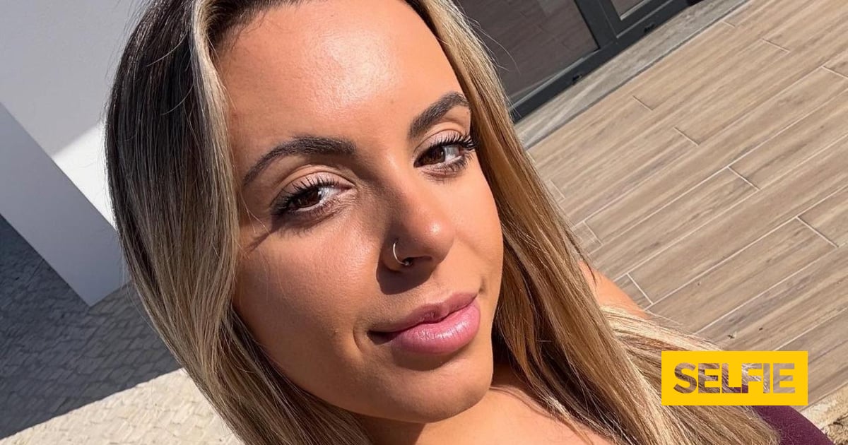 Coladinhos e com a mão no pescoço: Jéssica Vieira surge com rosto conhecido... e já se fala em romance!